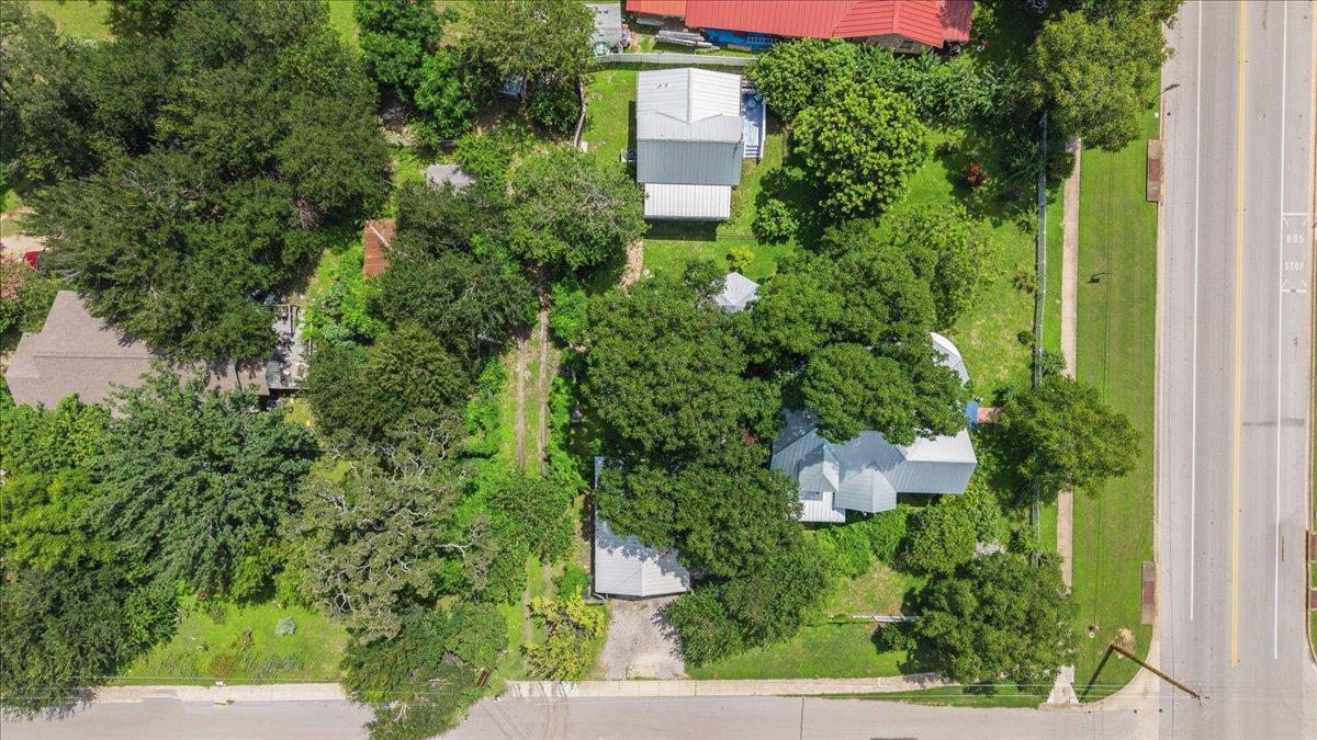 702 E Main St Property Photo 27