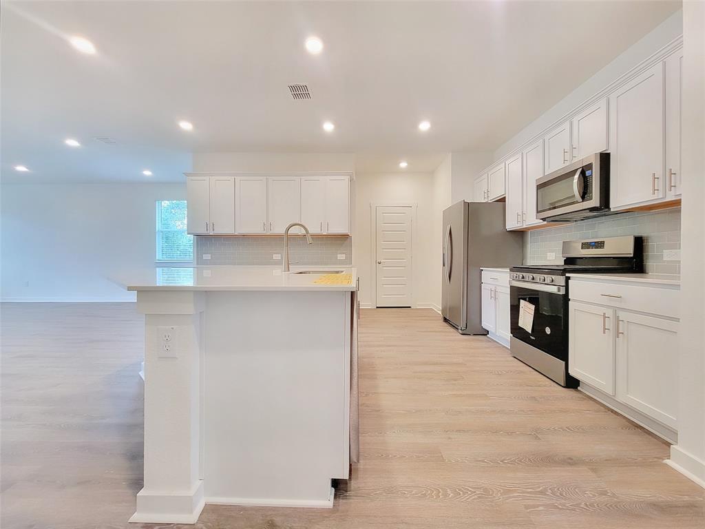 7501 Wheatgrass Path Property Photo 4
