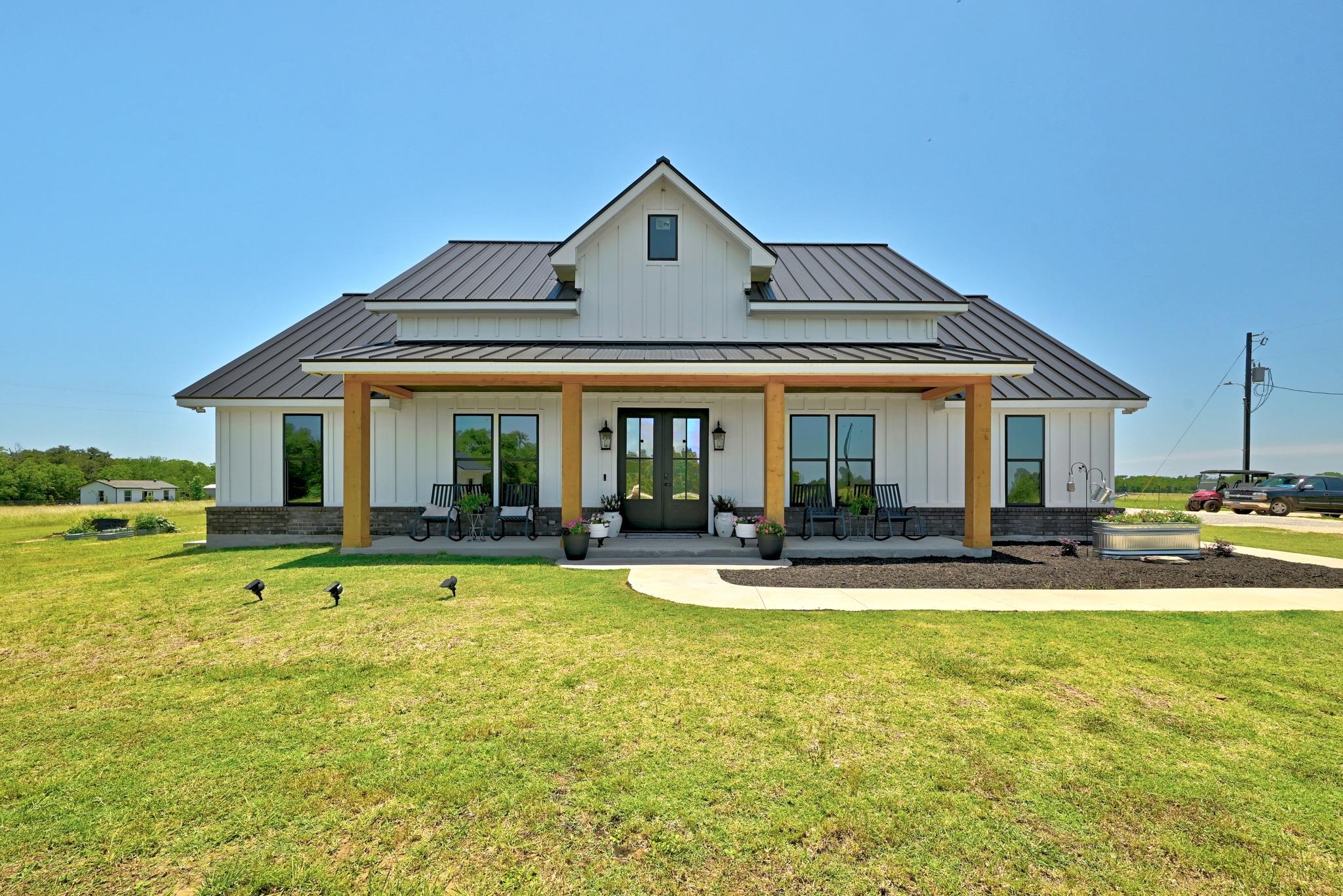 2889 Old Mcmahan Rd Property Photo 1