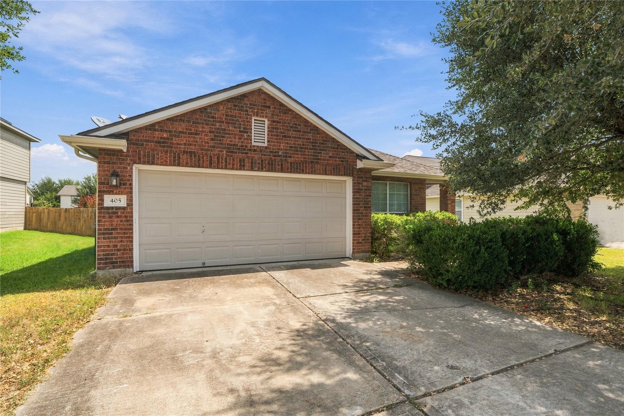 405 Bandara Woods Blvd Property Photo 1