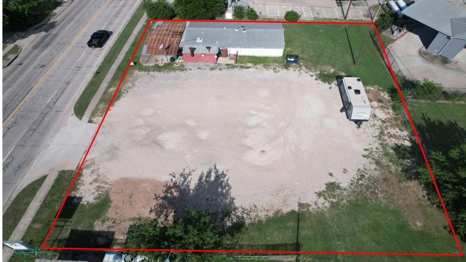 1107 W 2nd St Property Photo 1