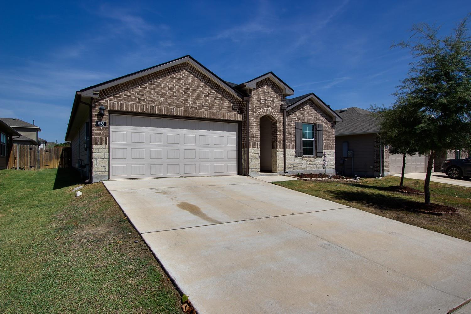 928 Adler Way Property Photo 1