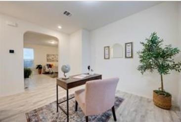 2950 Old Settlers Blvd #4 Property Photo 6