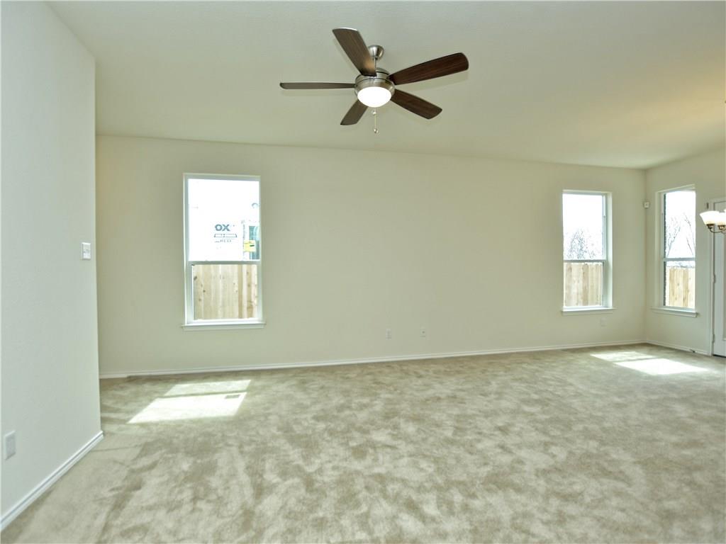 2950 Old Settlers Blvd #4 Property Photo 9
