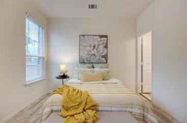 2950 Old Settlers Blvd #4 Property Photo 14