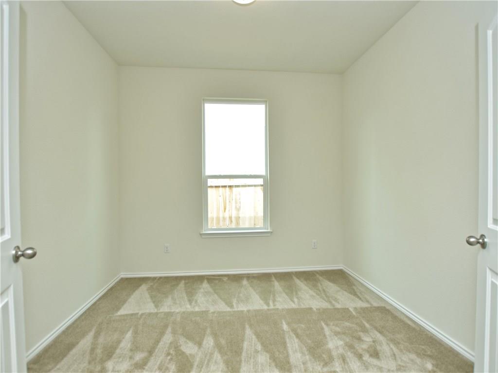 2950 Old Settlers Blvd #4 Property Photo 15