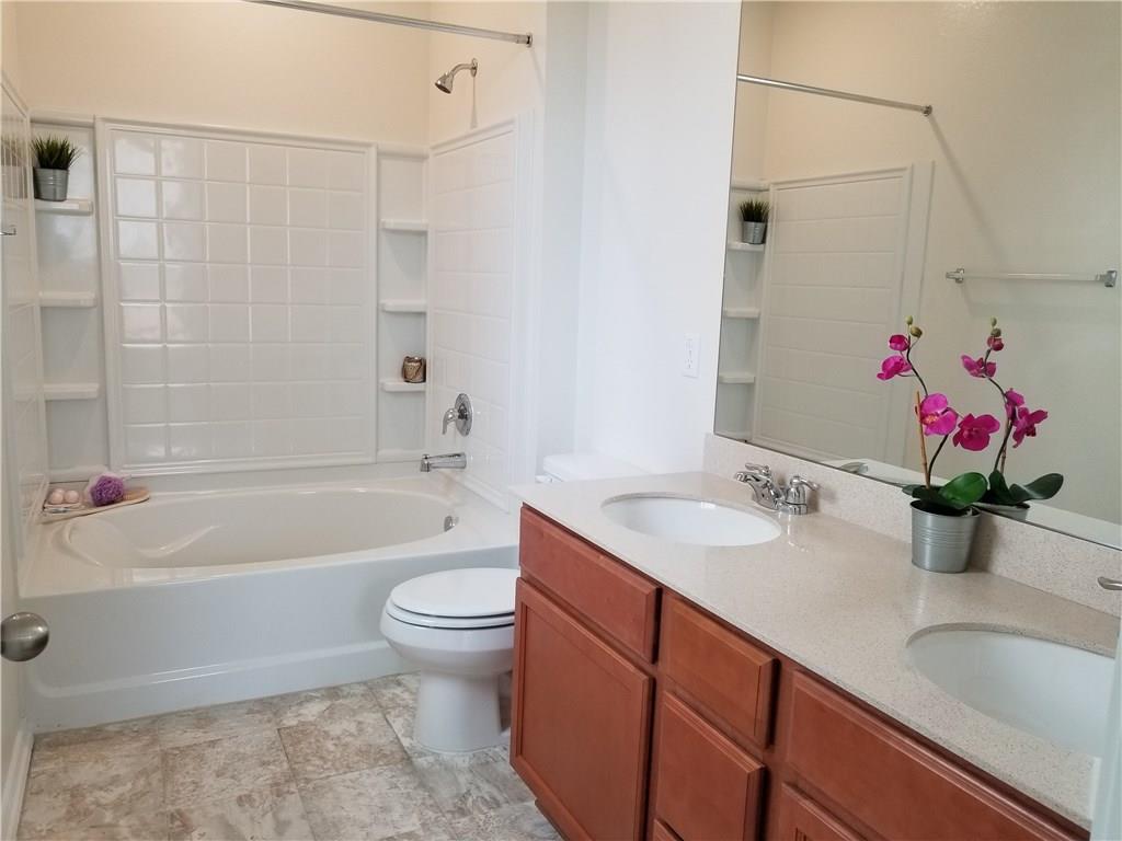 2950 Old Settlers Blvd #4 Property Photo 19