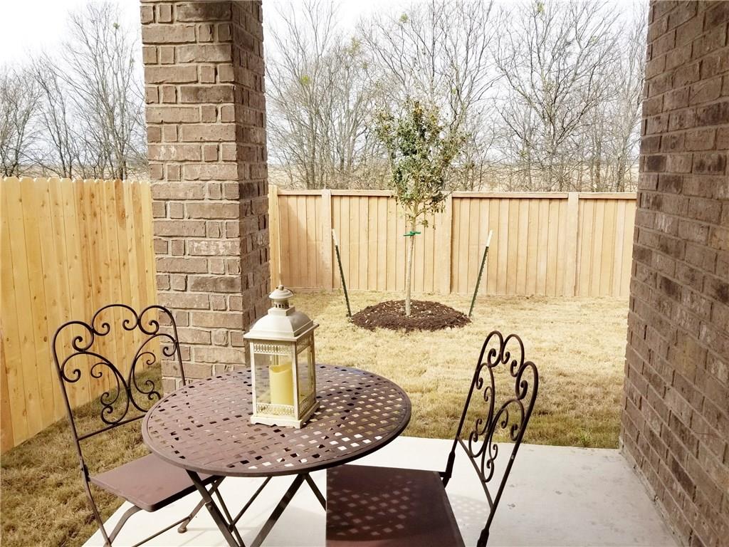 2950 Old Settlers Blvd #4 Property Photo 23