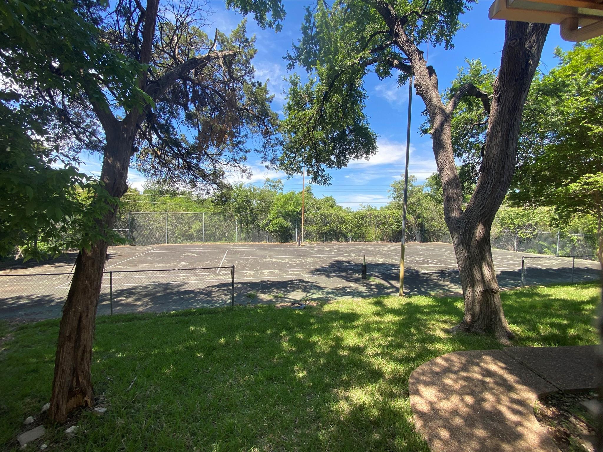 8910 Wildridge Dr Property Photo 14