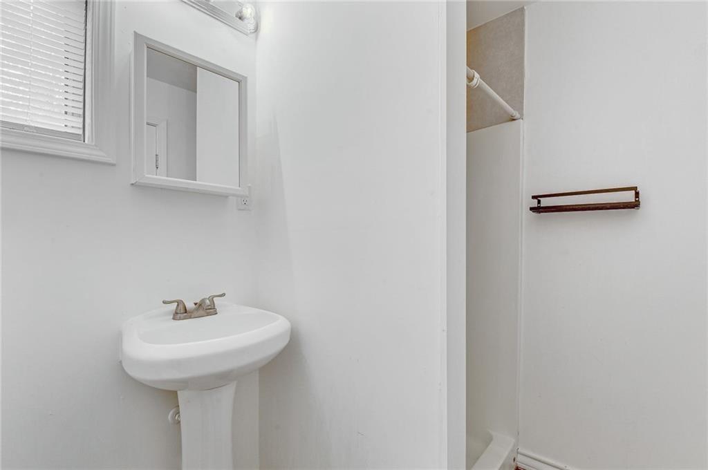 1105 E 3rd St #a Property Photo 15