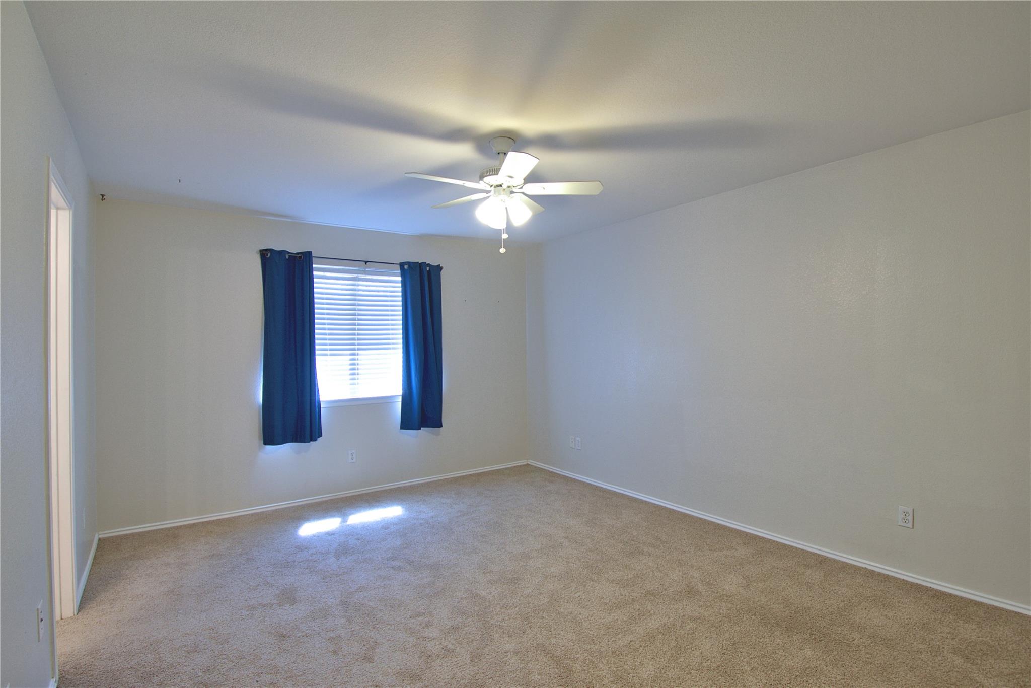 12217 Kilmartin Ln Property Photo 20