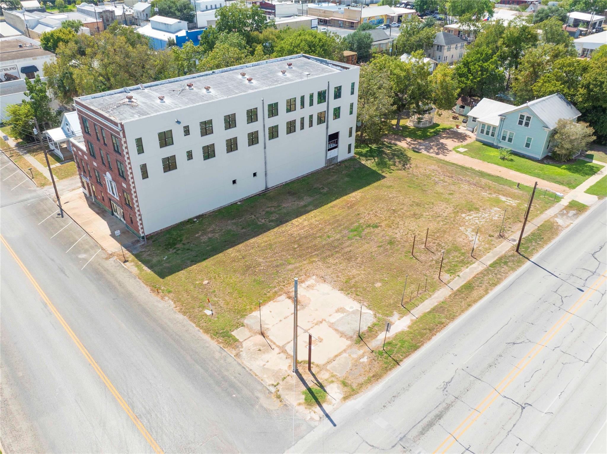 607 Lyons Ave Property Photo 8