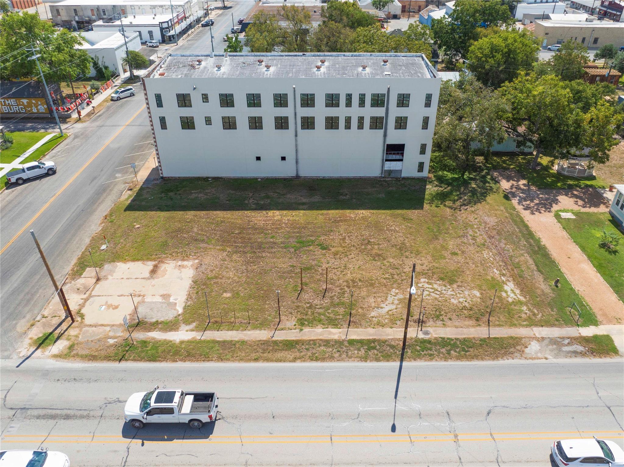 607 Lyons Ave Property Photo 10