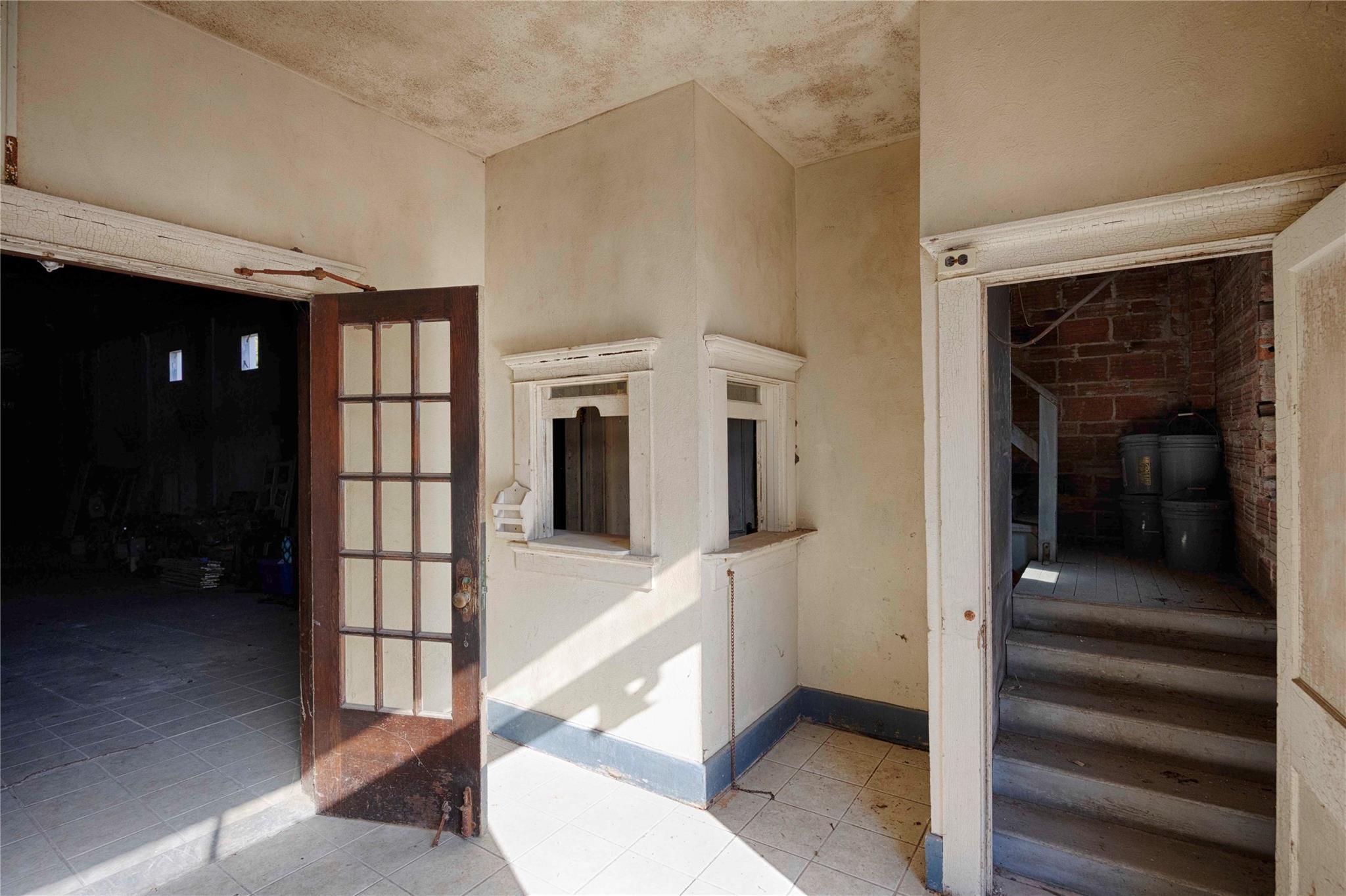 607 Lyons Ave Property Photo 16