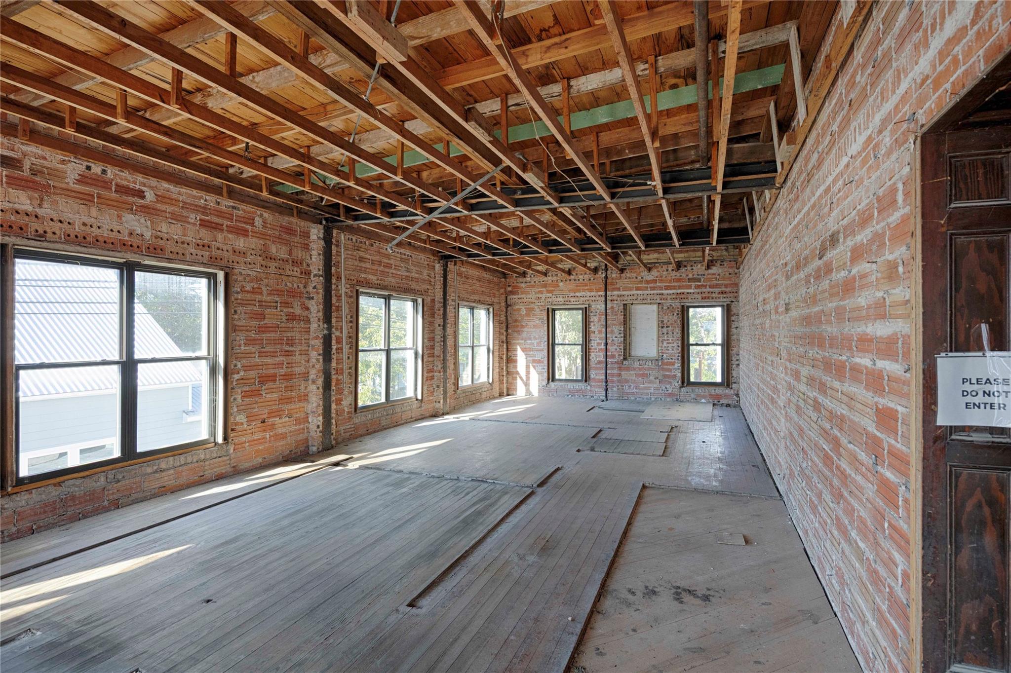 607 Lyons Ave Property Photo 22