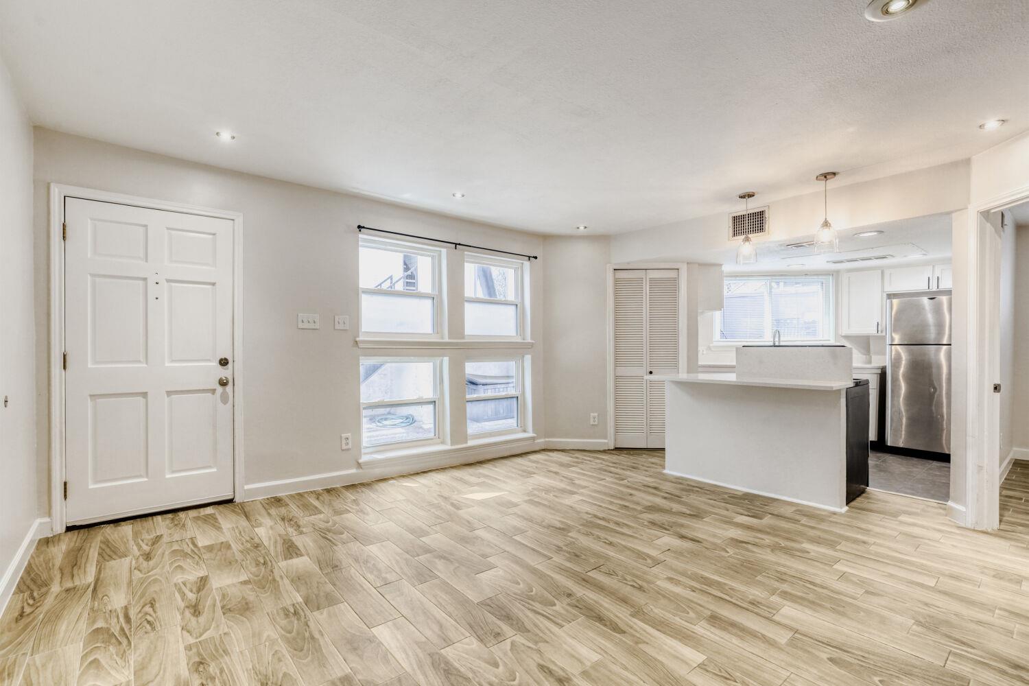 1500 Woodlawn Blvd #105 Property Photo 6