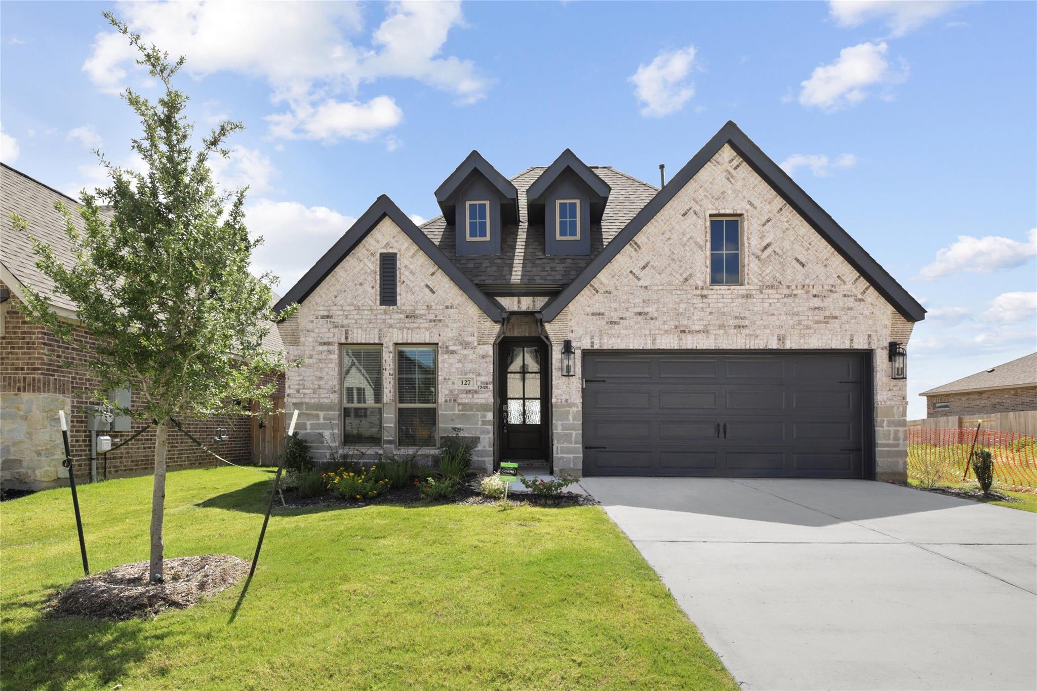 127 Plumbago Loop Property Photo 1