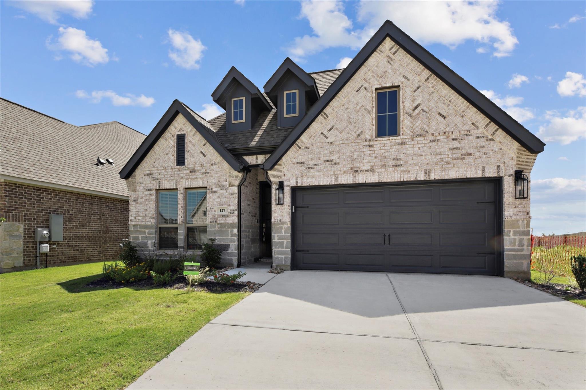 127 Plumbago Loop Property Photo 2