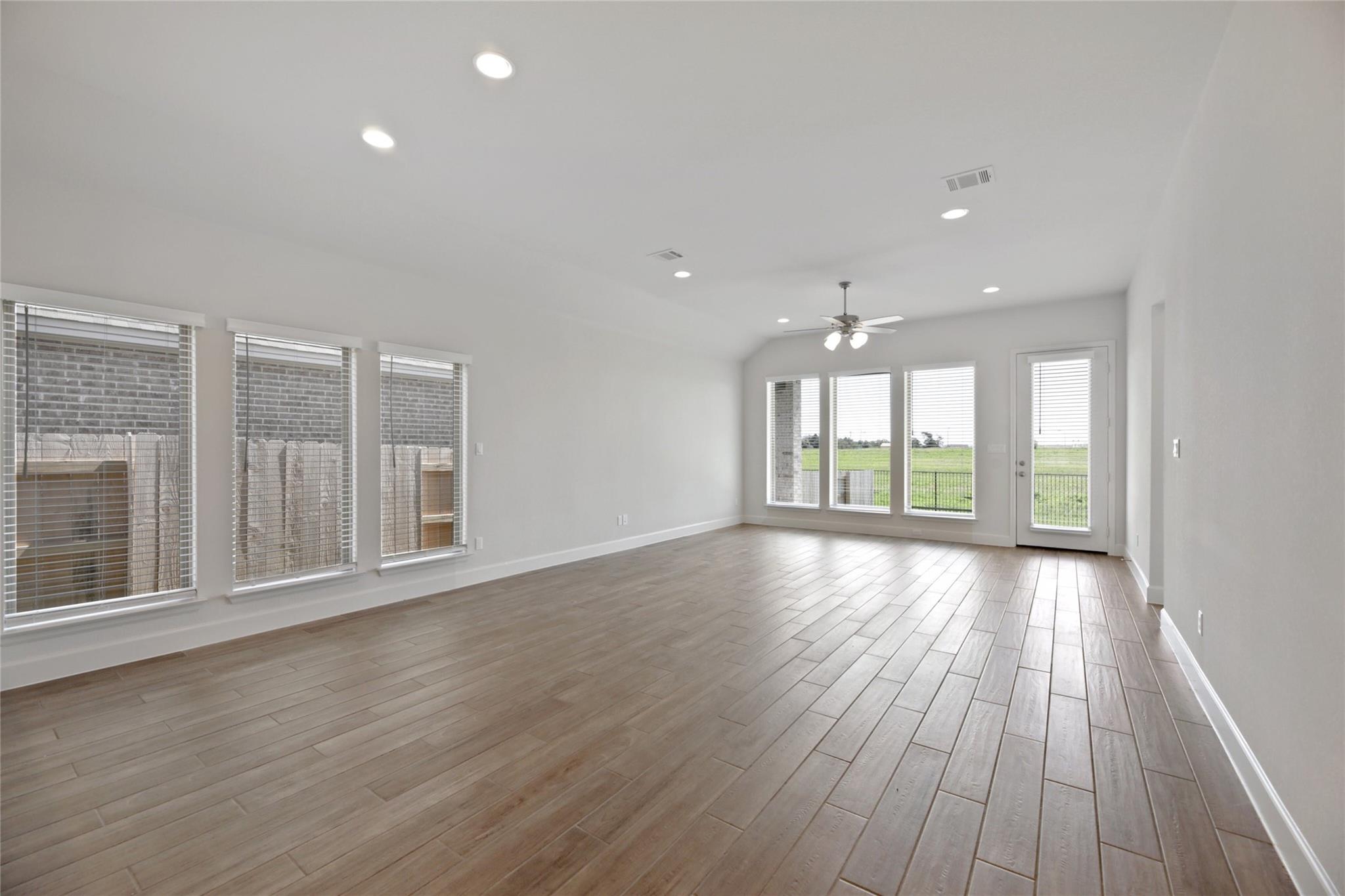 127 Plumbago Loop Property Photo 8