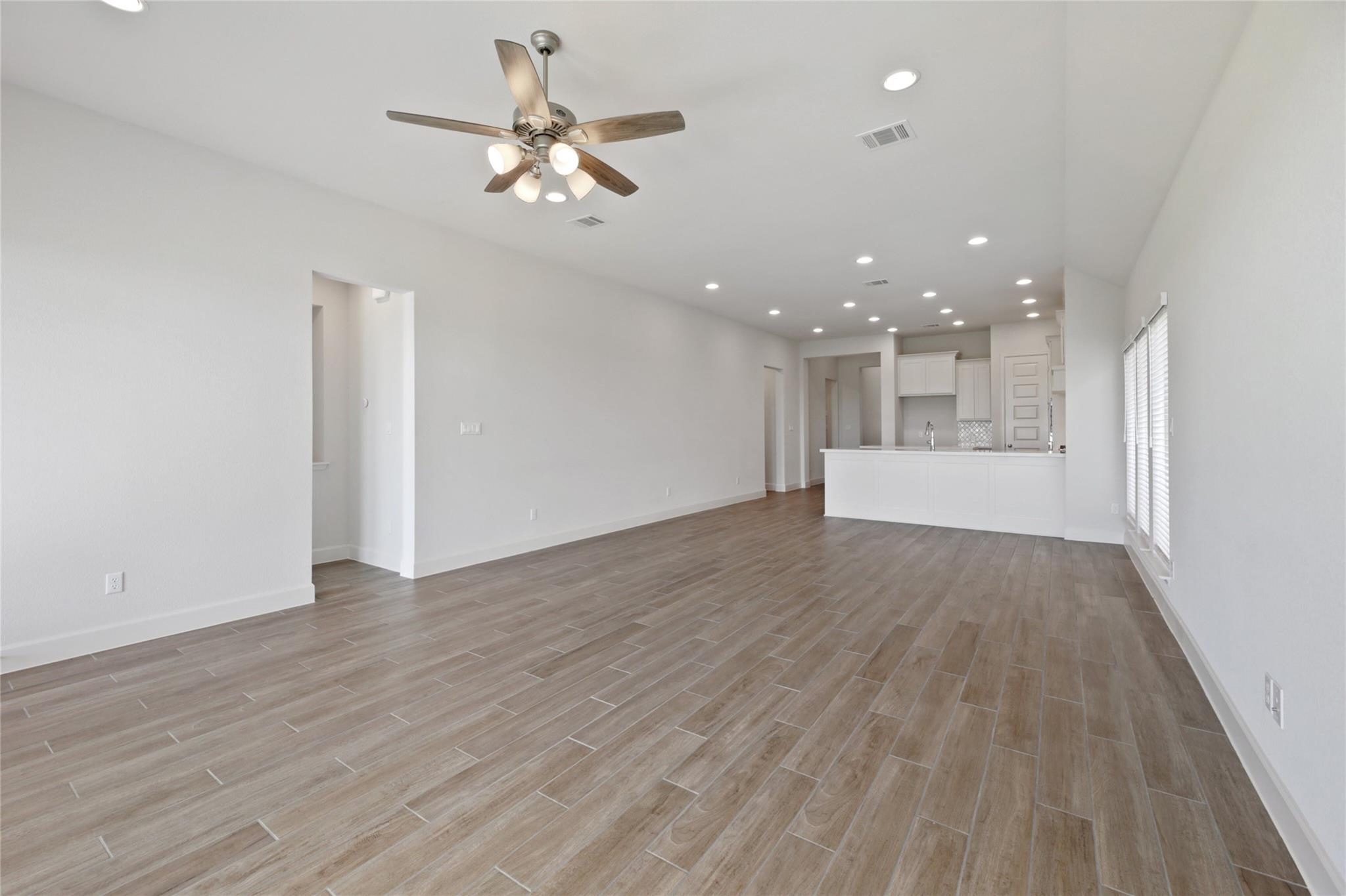 127 Plumbago Loop Property Photo 9
