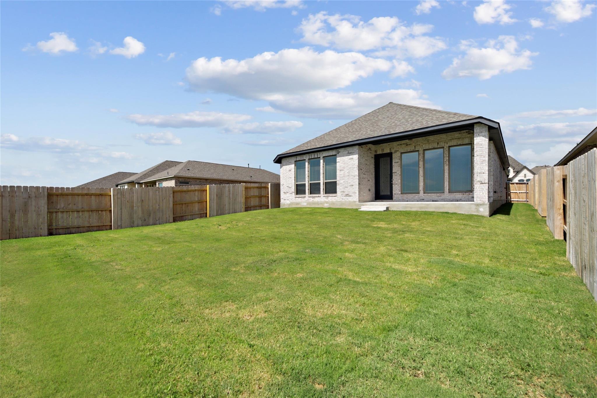 127 Plumbago Loop Property Photo 28