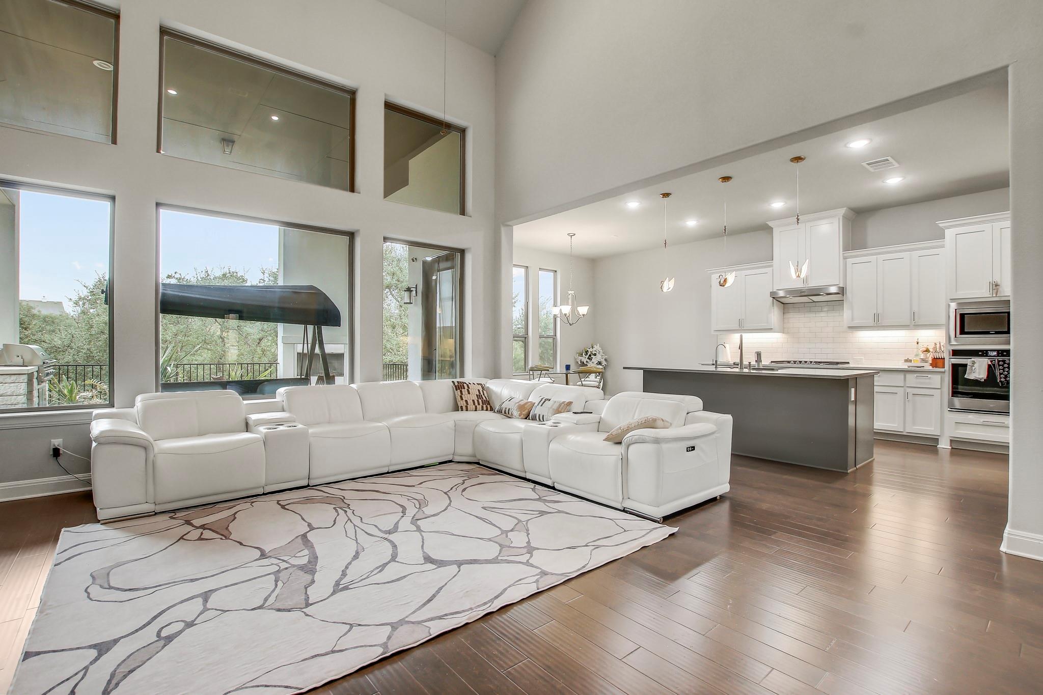 525 Houston Loop Property Photo 8
