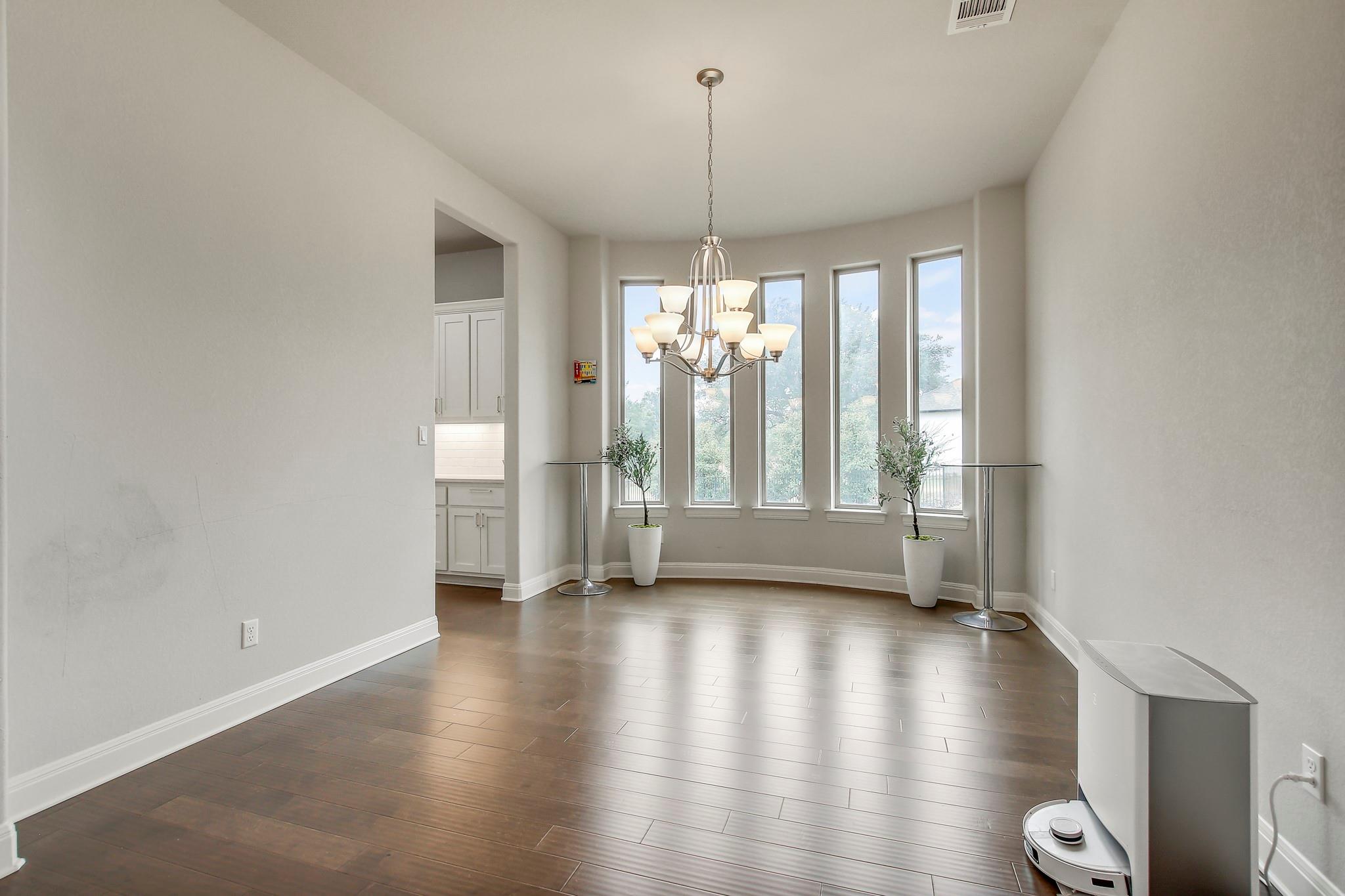 525 Houston Loop Property Photo 13