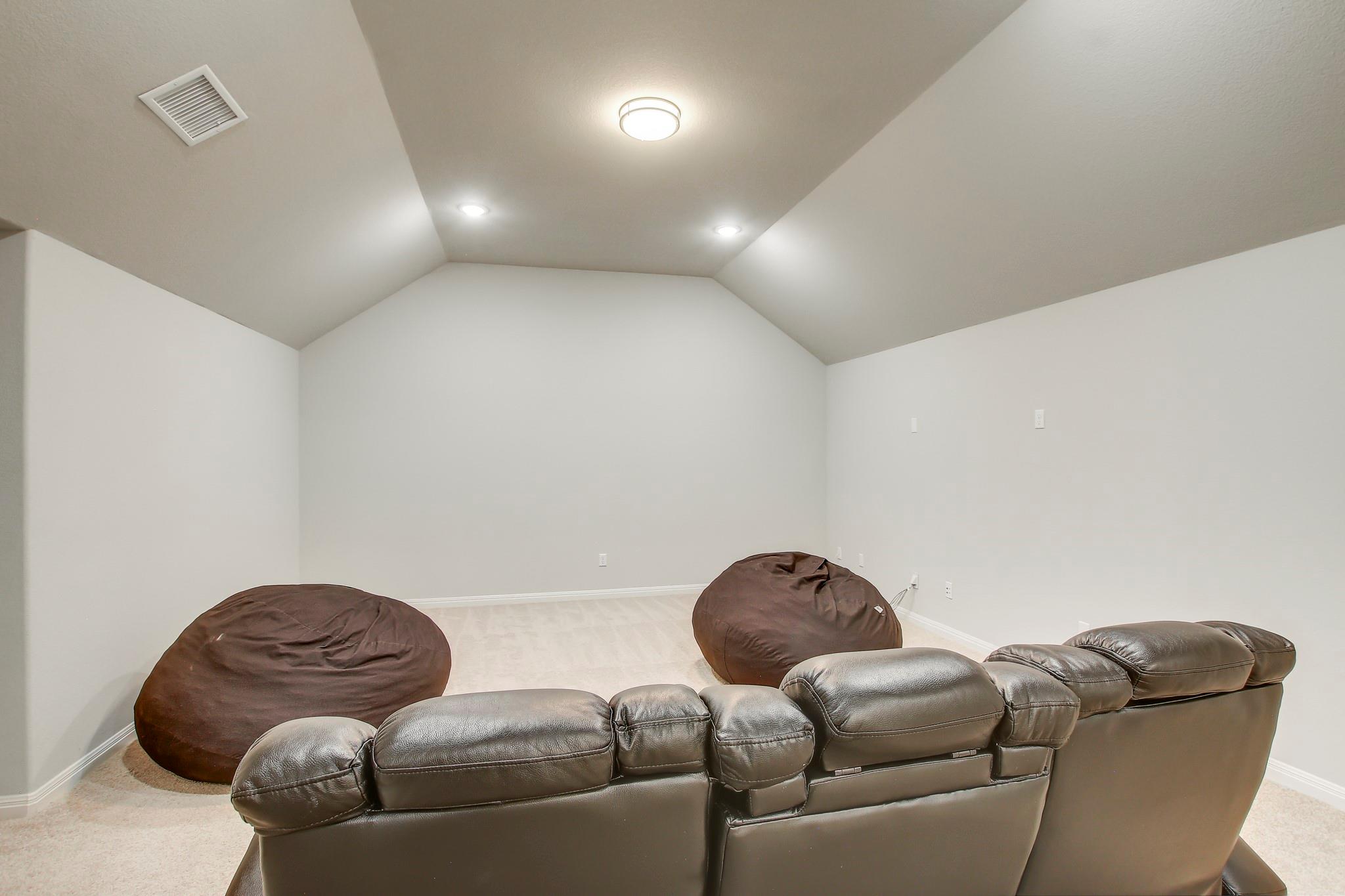525 Houston Loop Property Photo 34