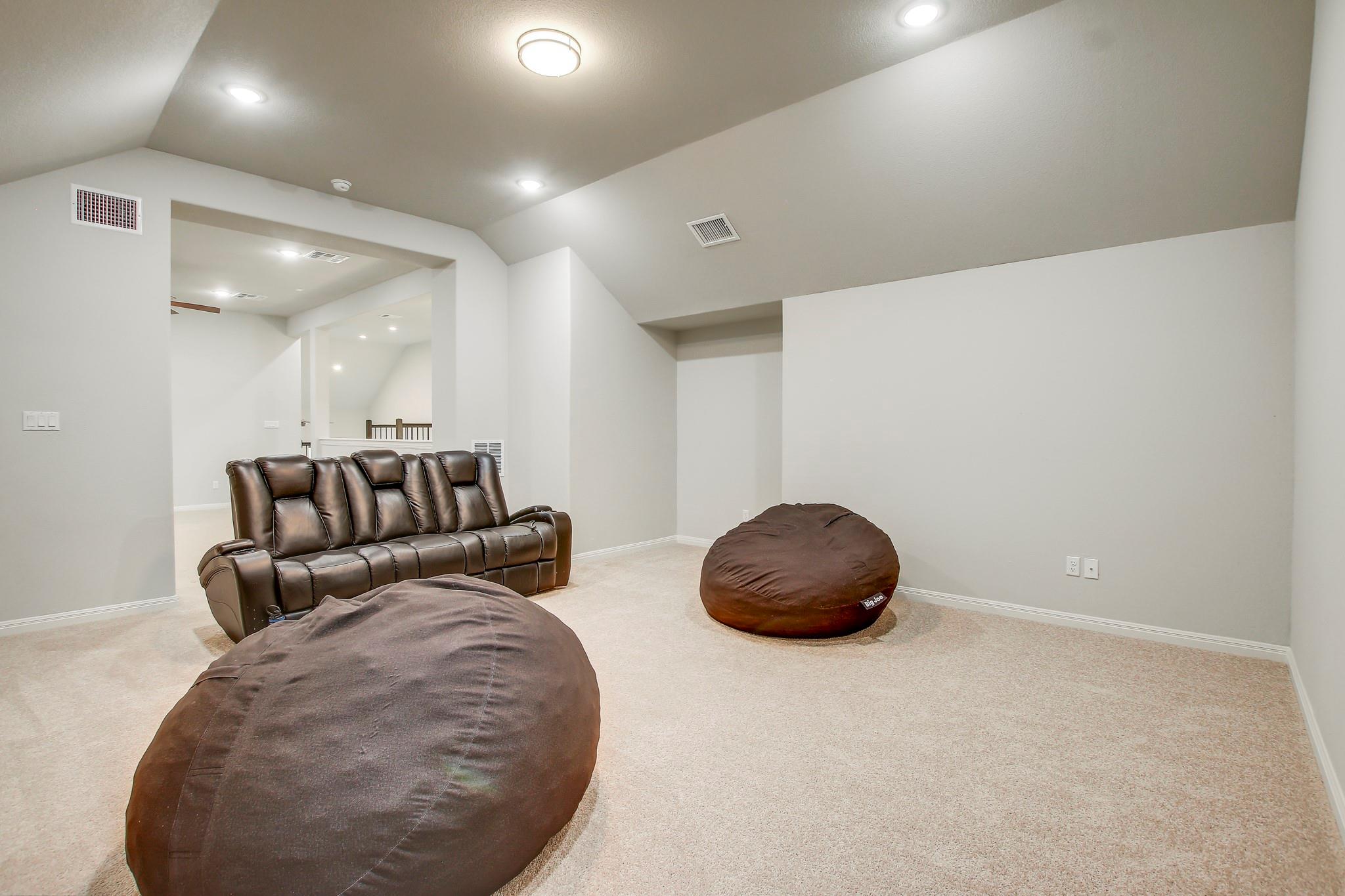 525 Houston Loop Property Photo 35