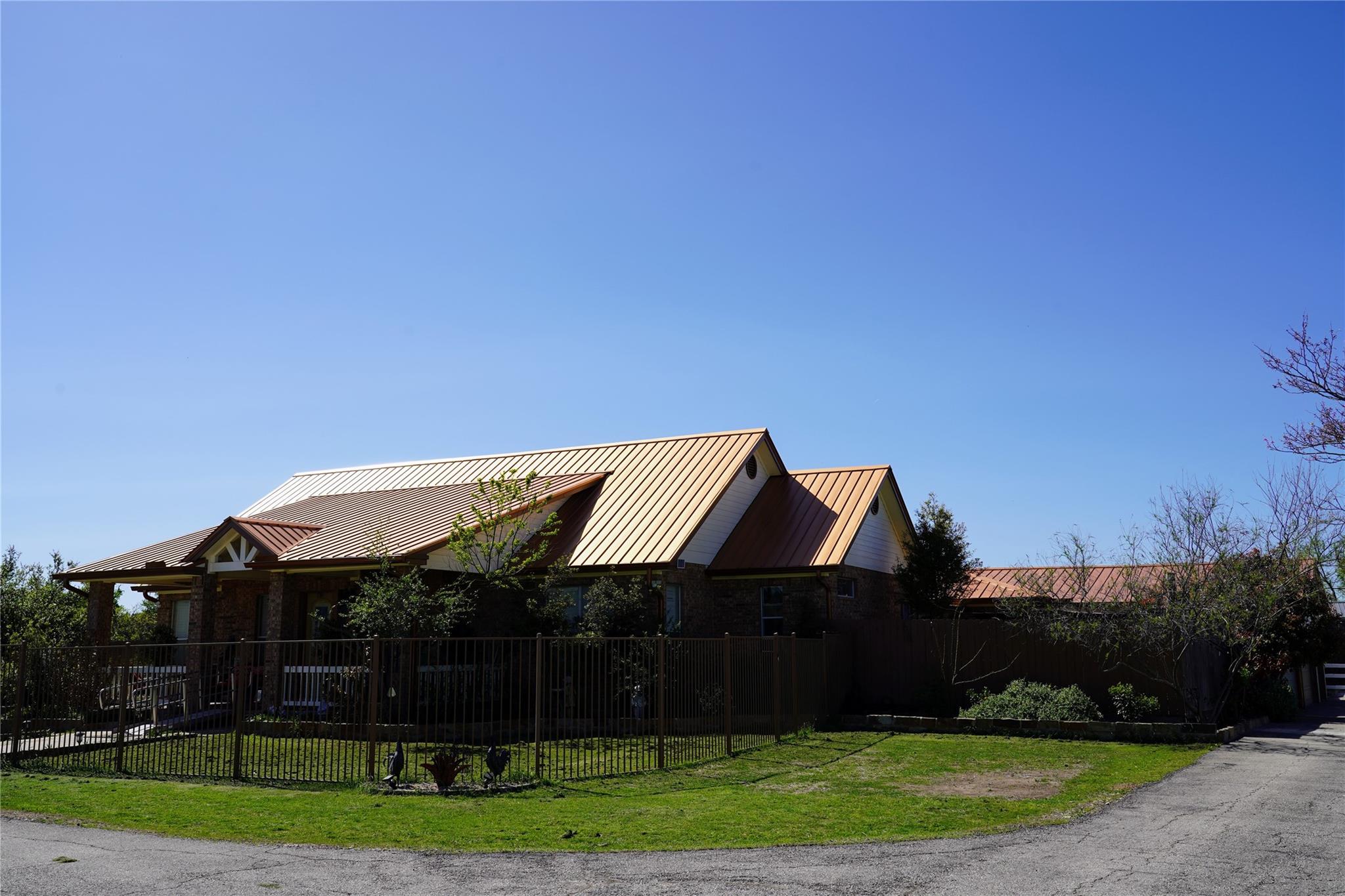5 Anderson Xing Property Photo 2