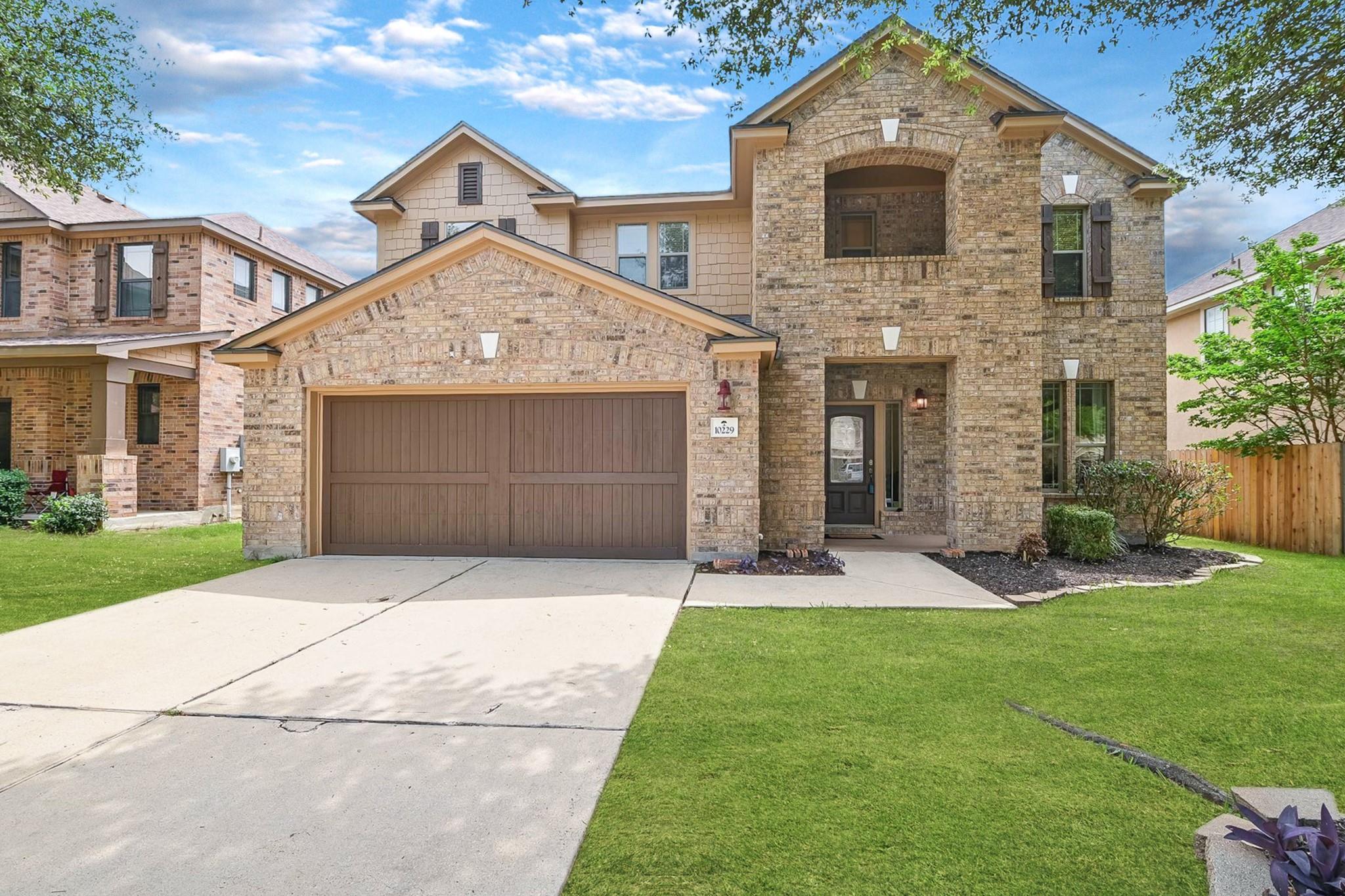 10229 English Oak Dr Property Photo 2