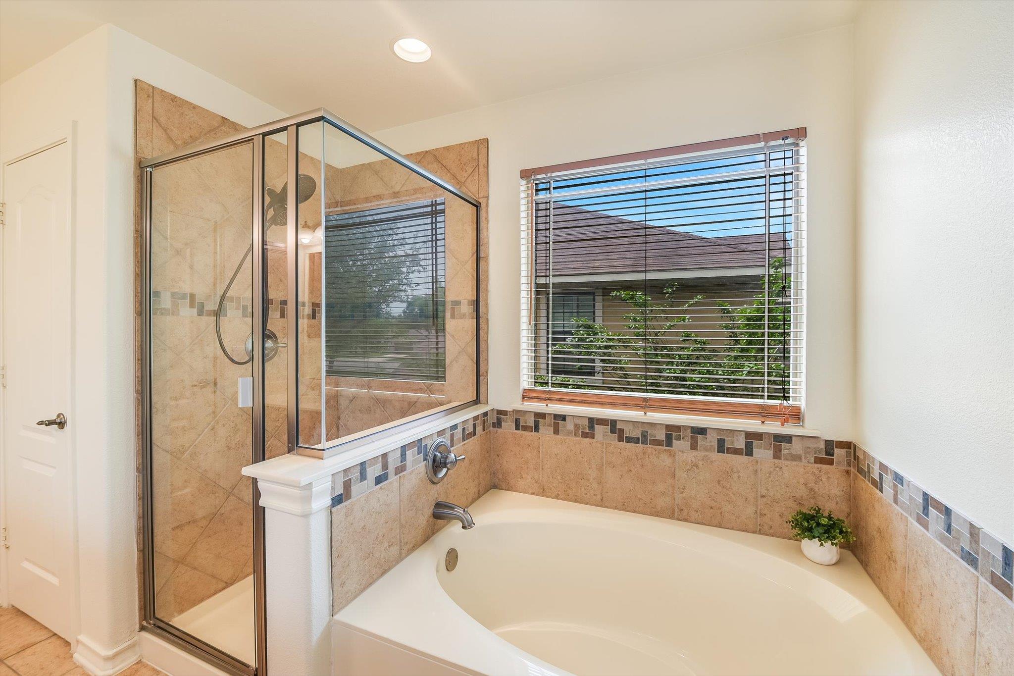 10229 English Oak Dr Property Photo 24