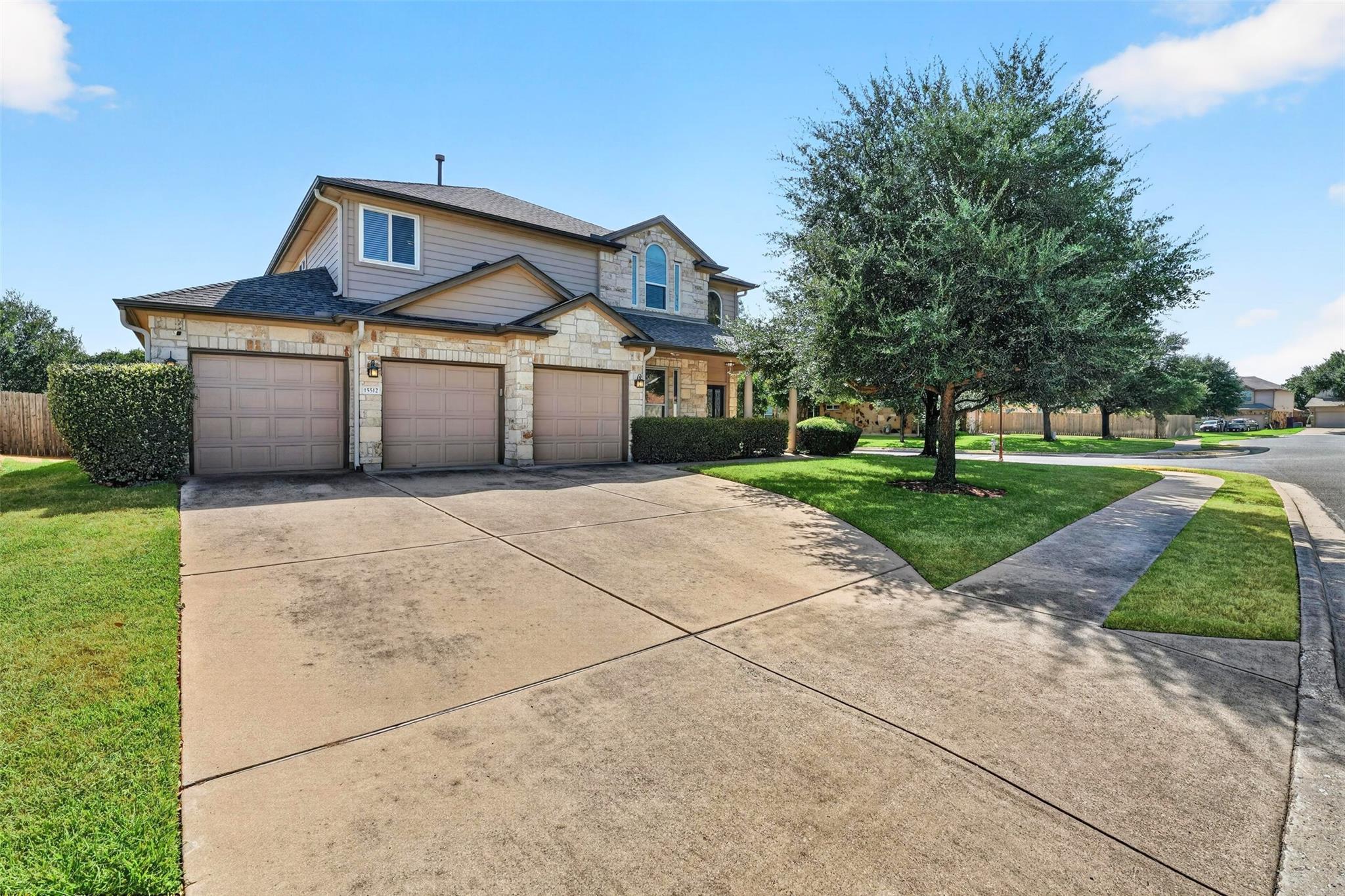 15512 Staked Plains Loop Property Photo 2
