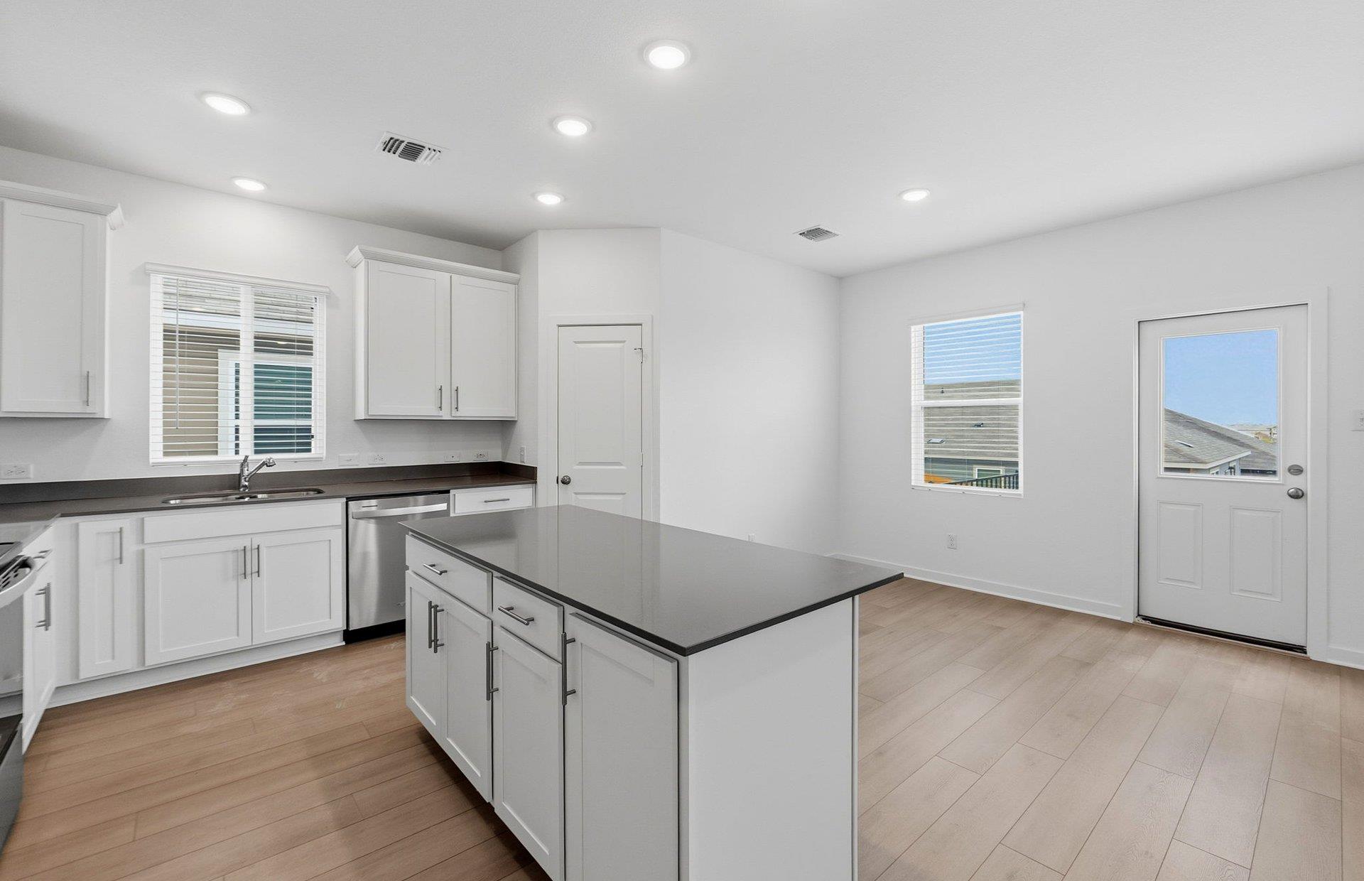 1307 Sky Ridge Ct Property Photo 8