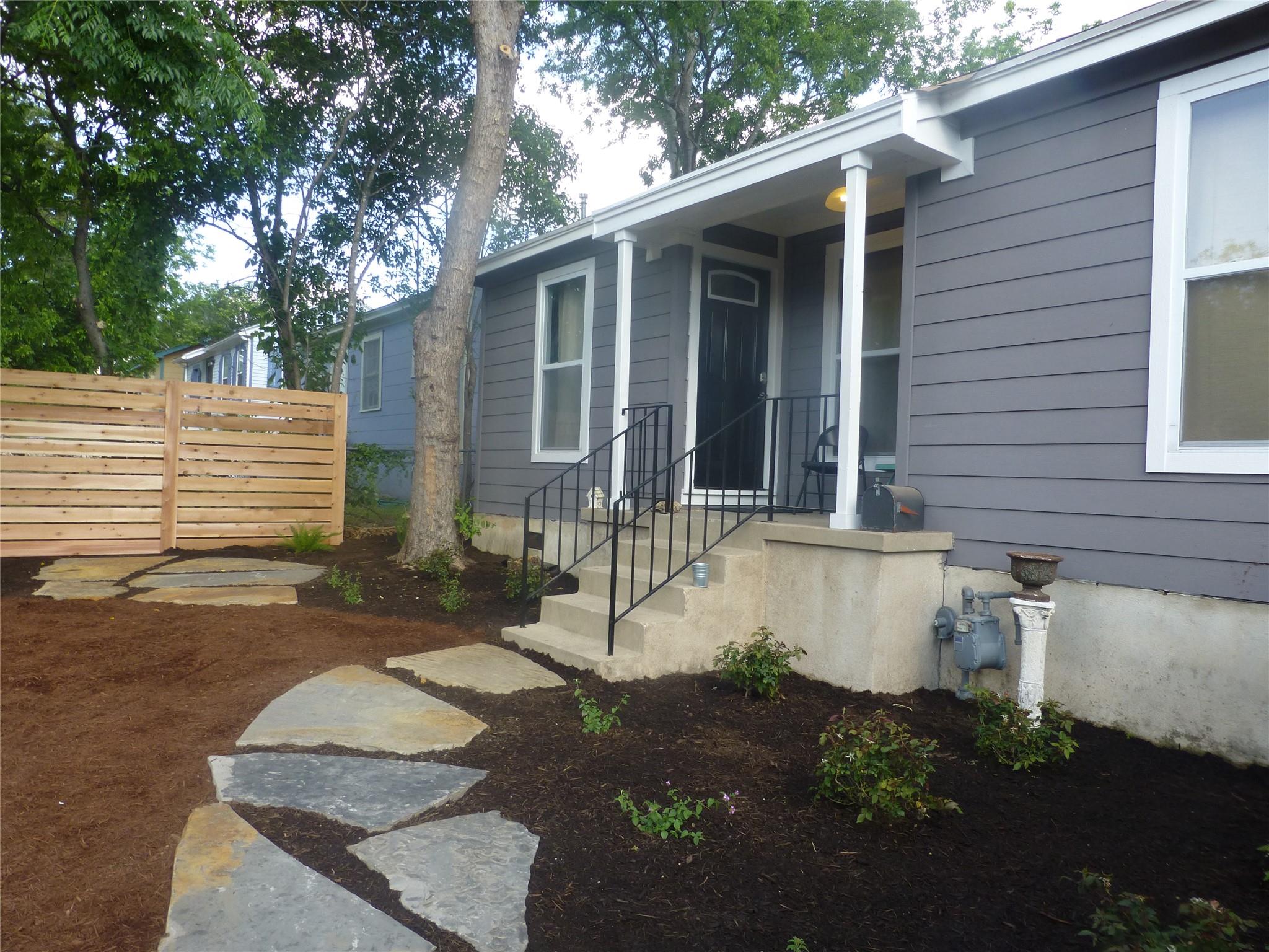 2933 Higgins St Property Photo 1