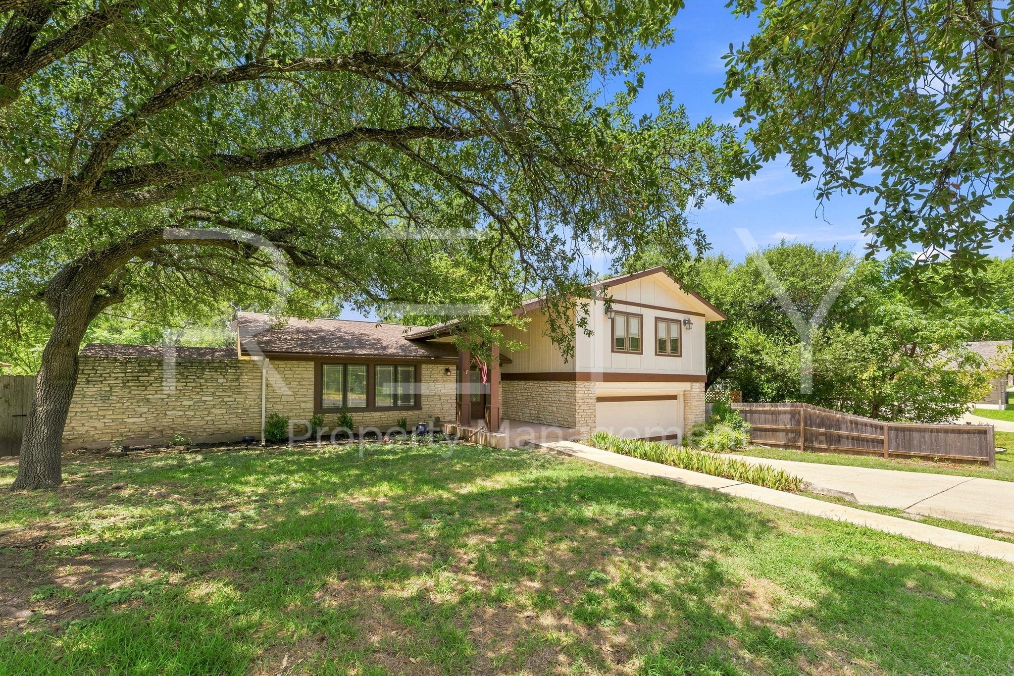2404 Gabriel View Dr Property Photo 2
