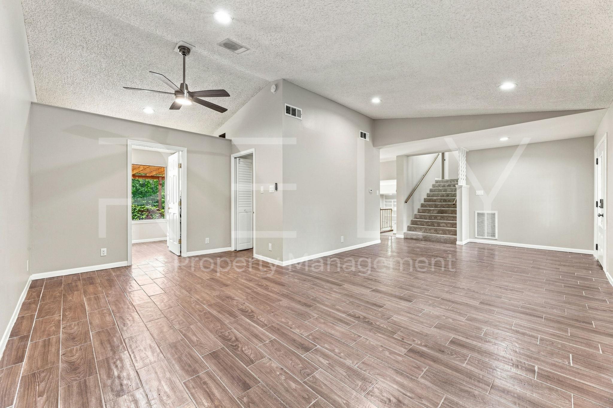 2404 Gabriel View Dr Property Photo 6