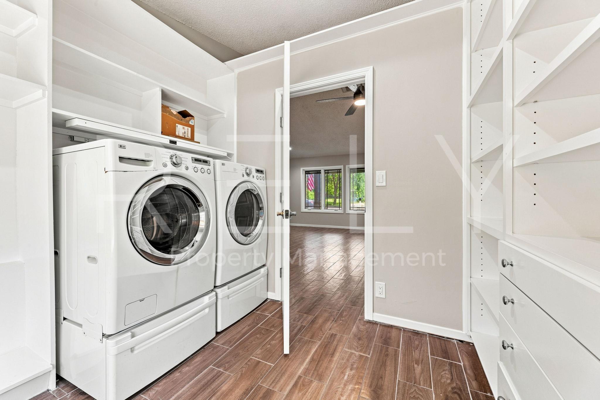 2404 Gabriel View Dr Property Photo 8
