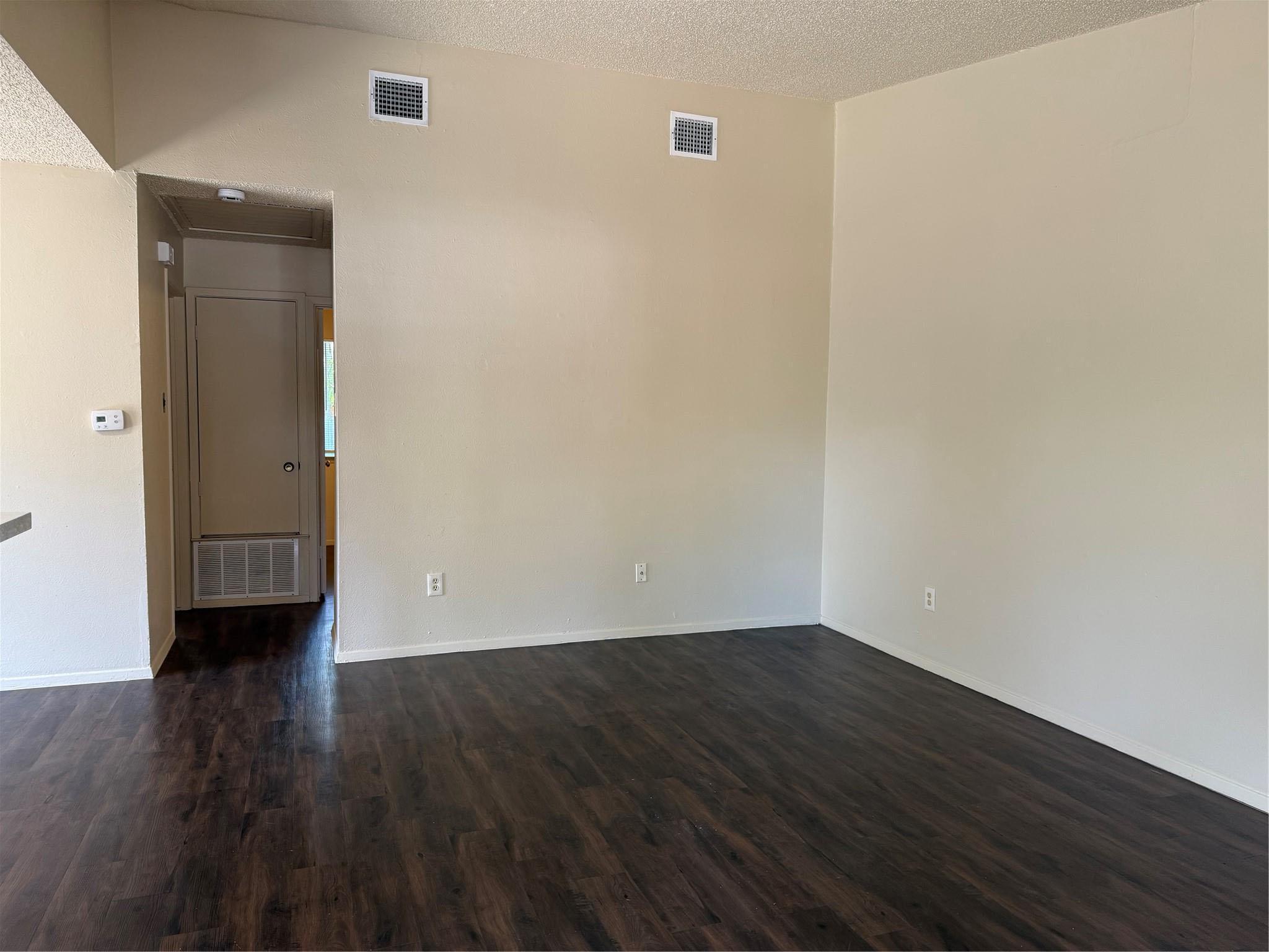 6910 S 1st St #b Property Photo 5