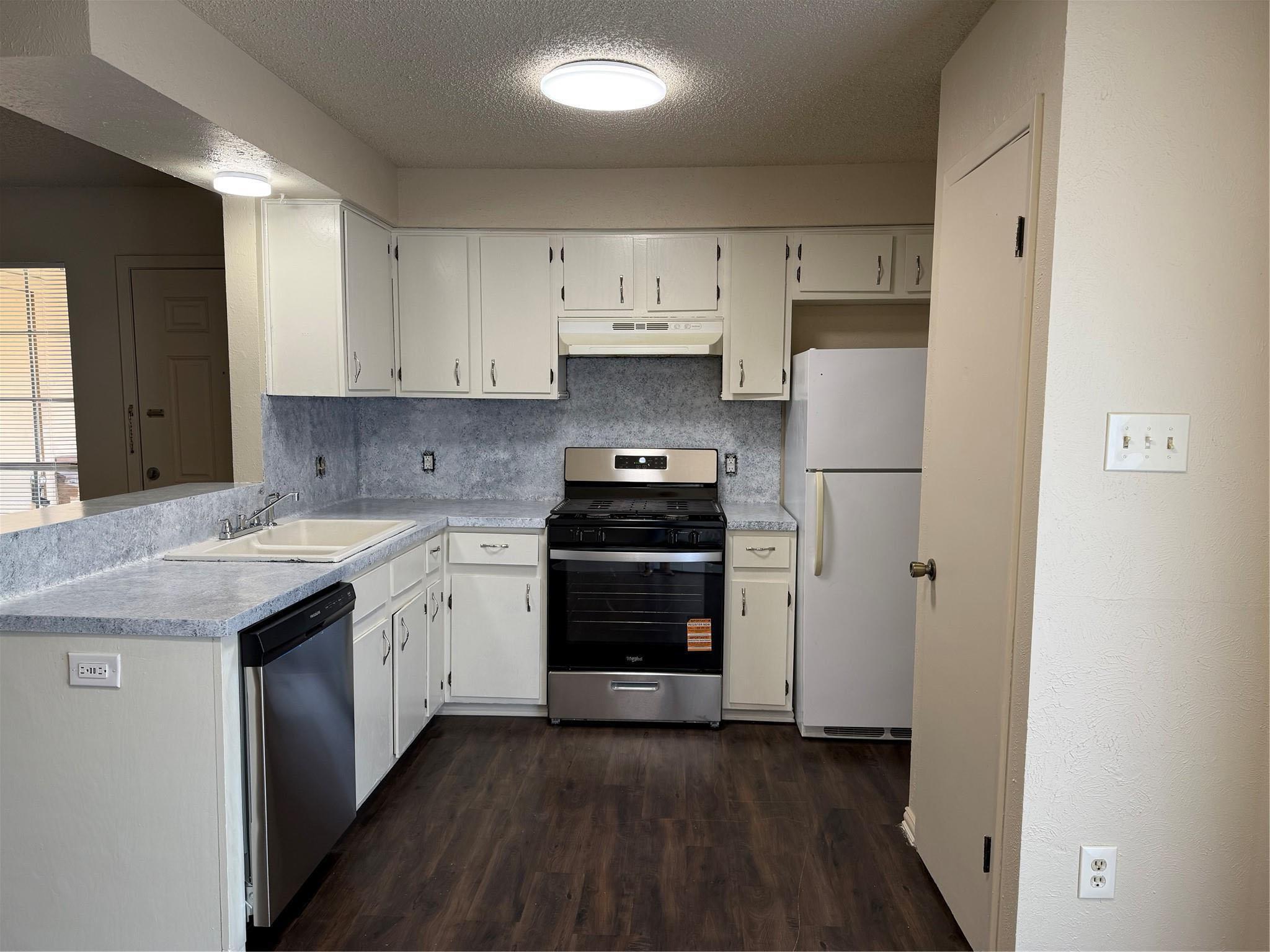 6910 S 1st St #b Property Photo 7
