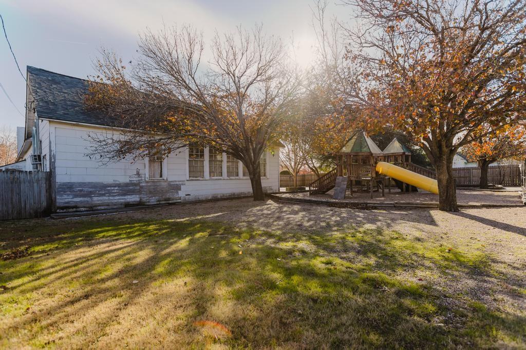 208 Farley St Property Photo 2