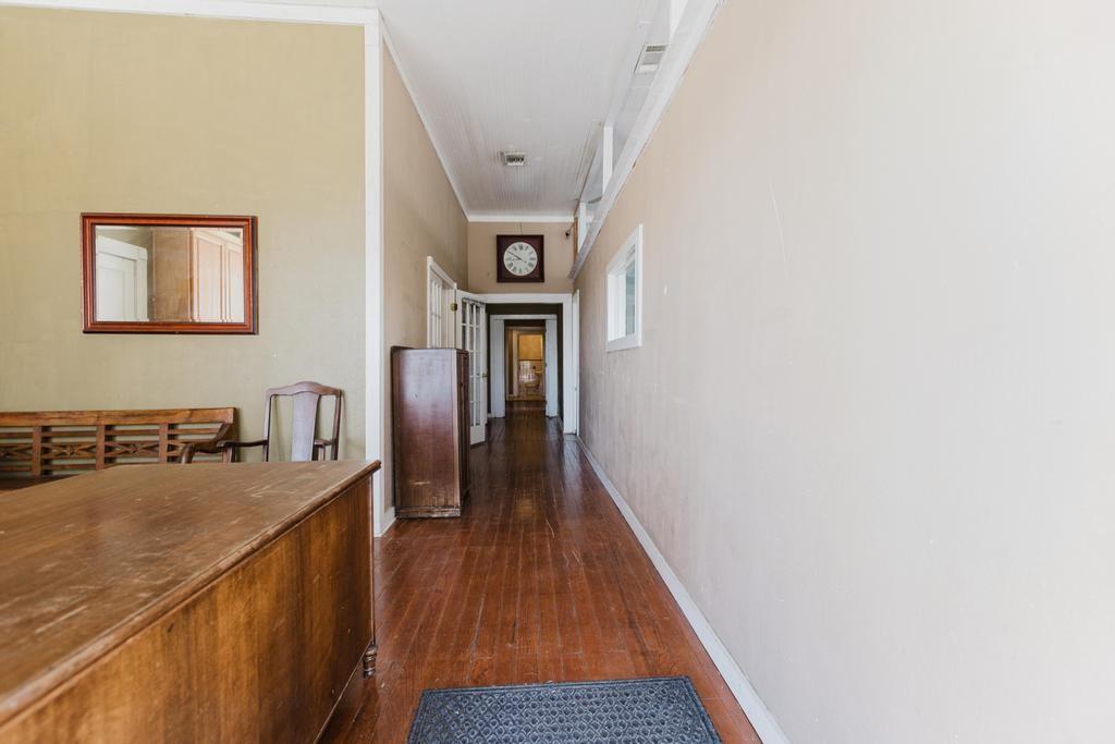 208 Farley St Property Photo 3