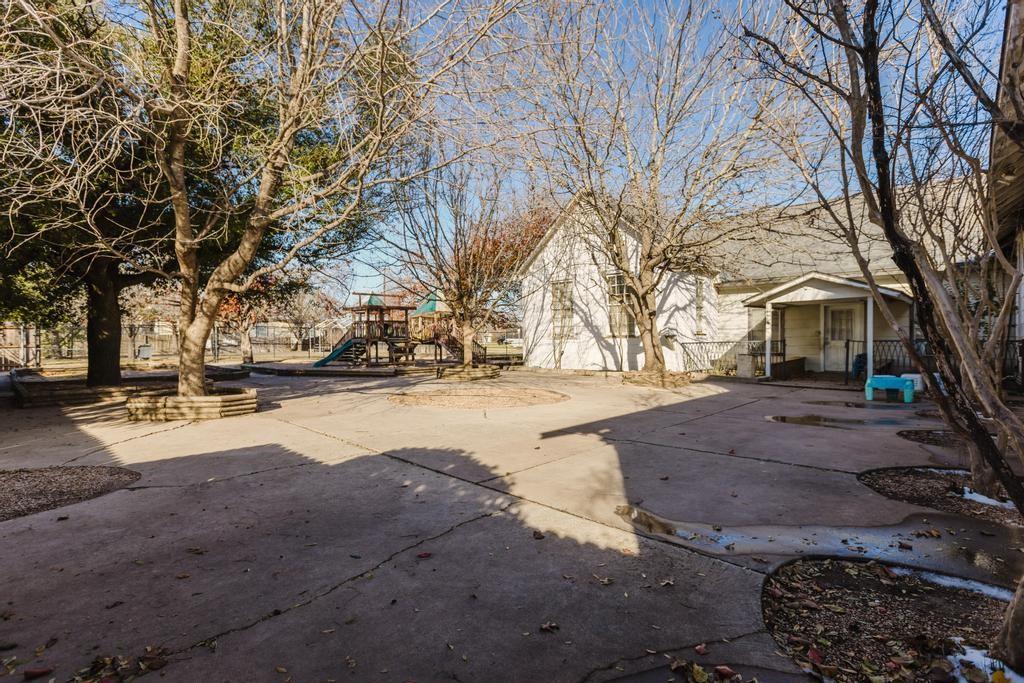208 Farley St Property Photo 3