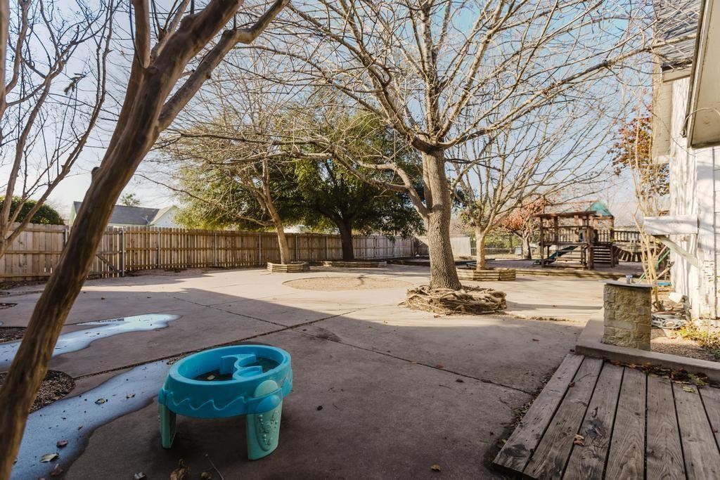 208 Farley St Property Photo 4