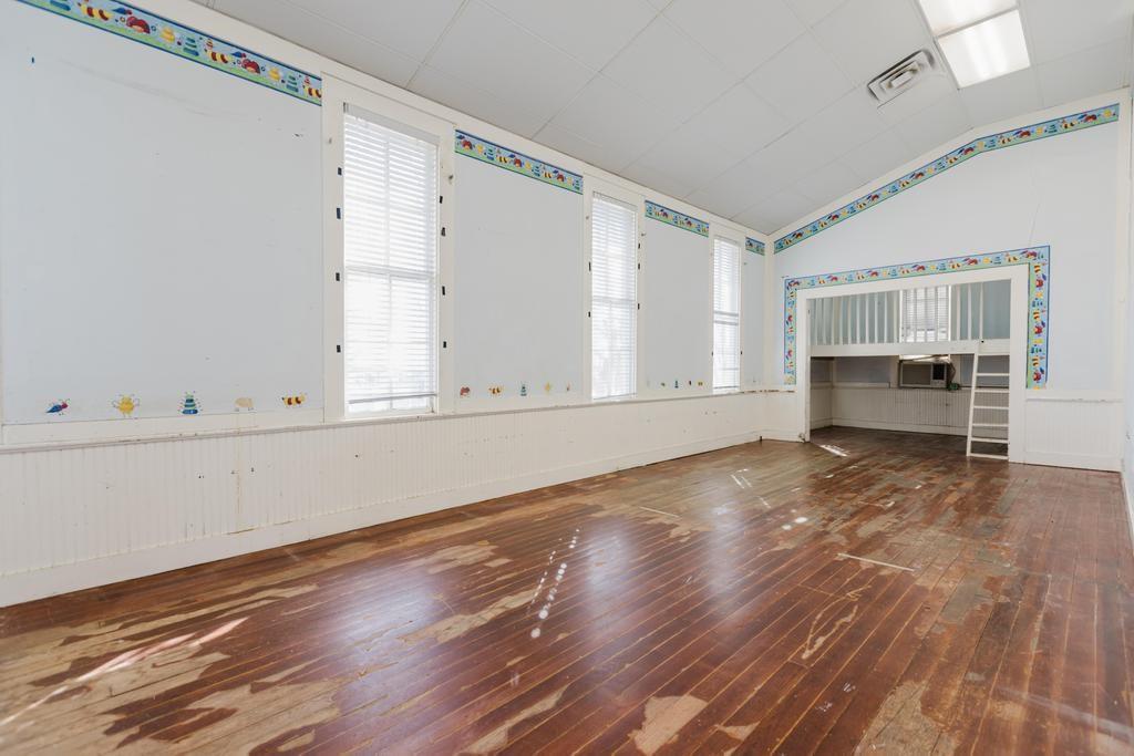 208 Farley St Property Photo 34
