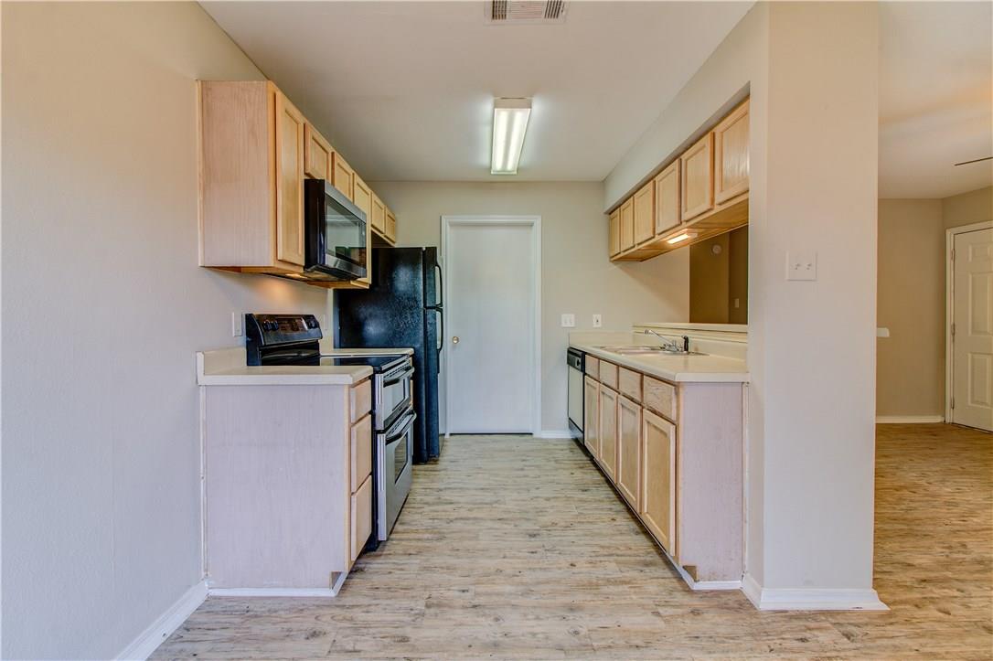 2211 Creekside Ln #d Property Photo 4