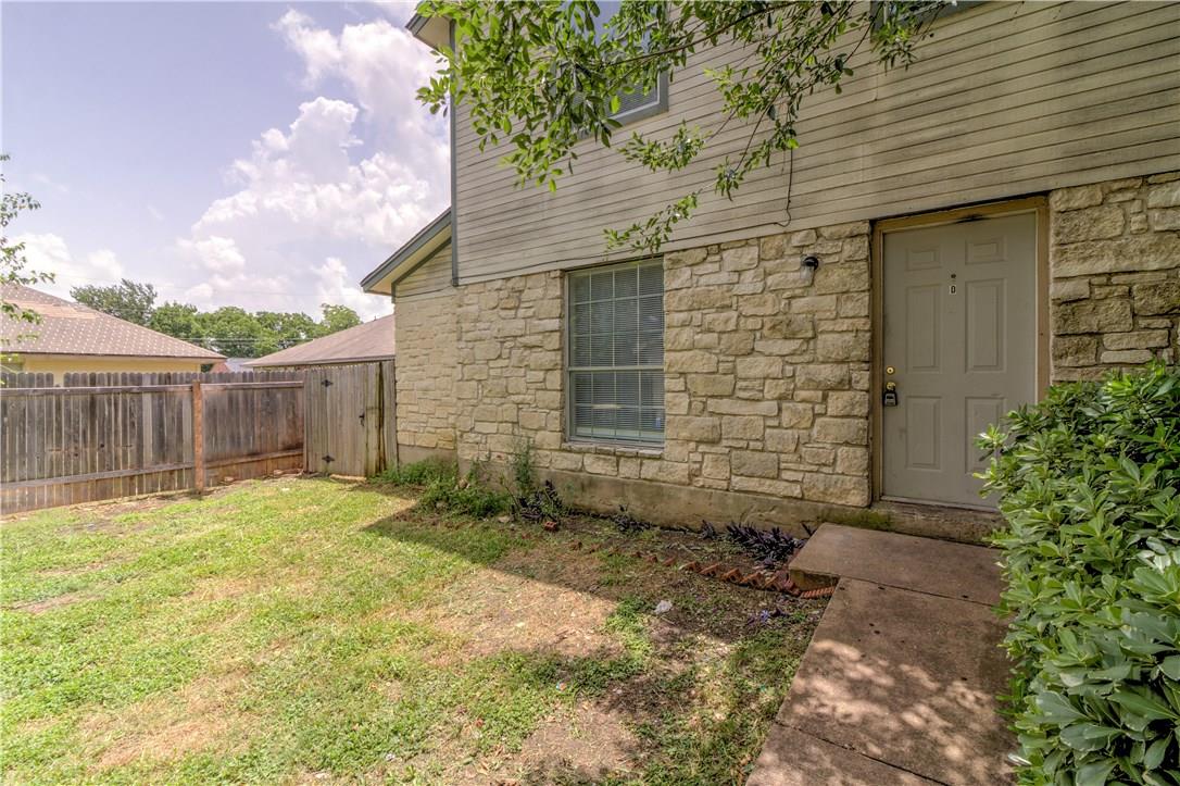 2211 Creekside Ln #d Property Photo 8