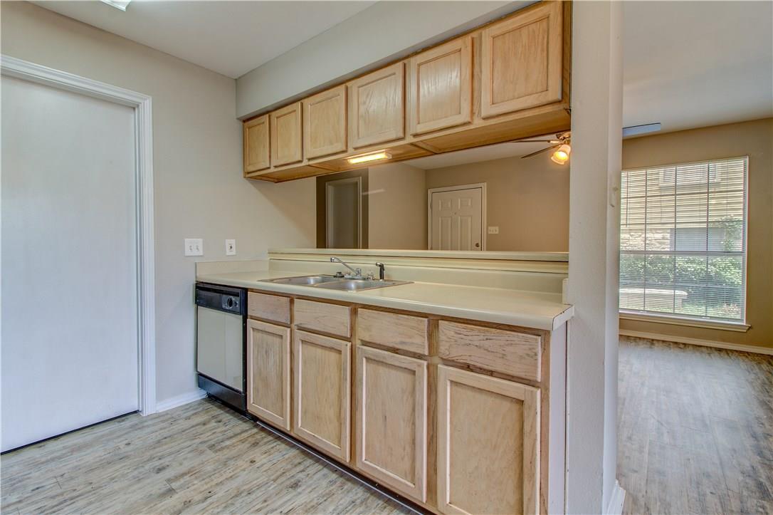 2211 Creekside Ln #d Property Photo 16