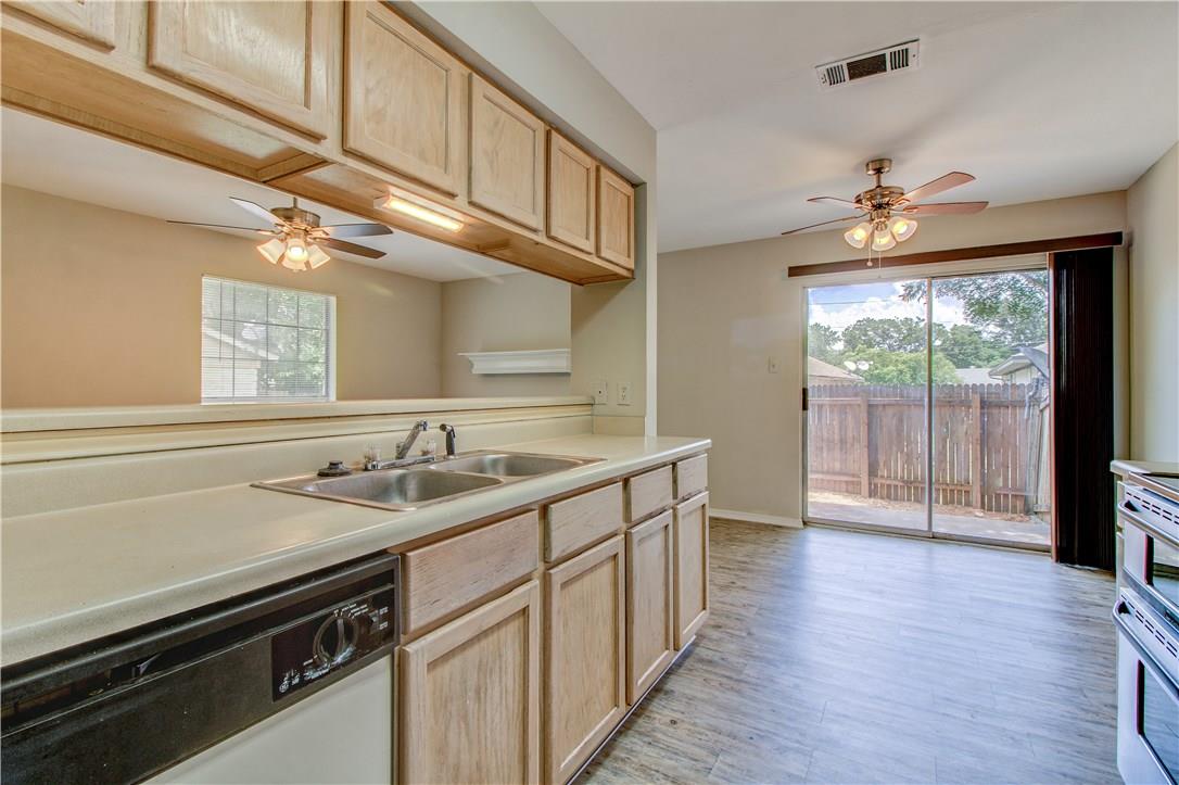 2211 Creekside Ln #d Property Photo 17