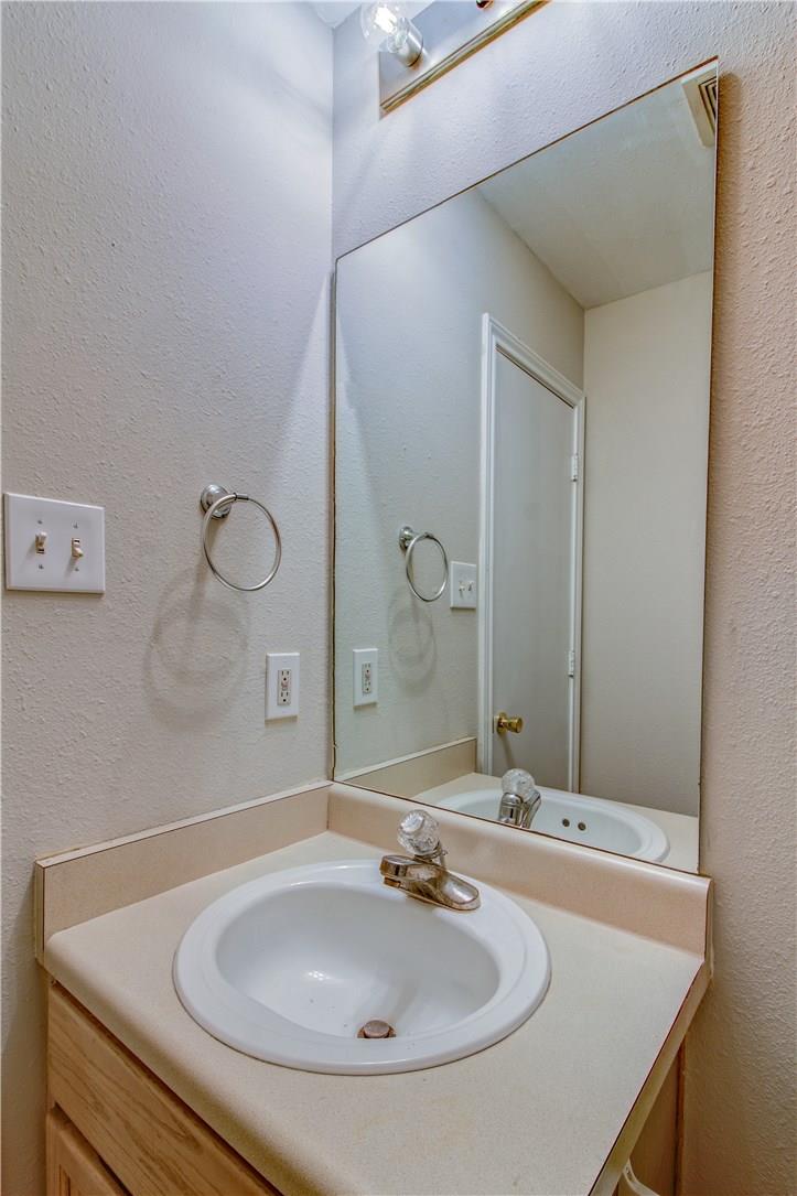 2211 Creekside Ln #d Property Photo 19